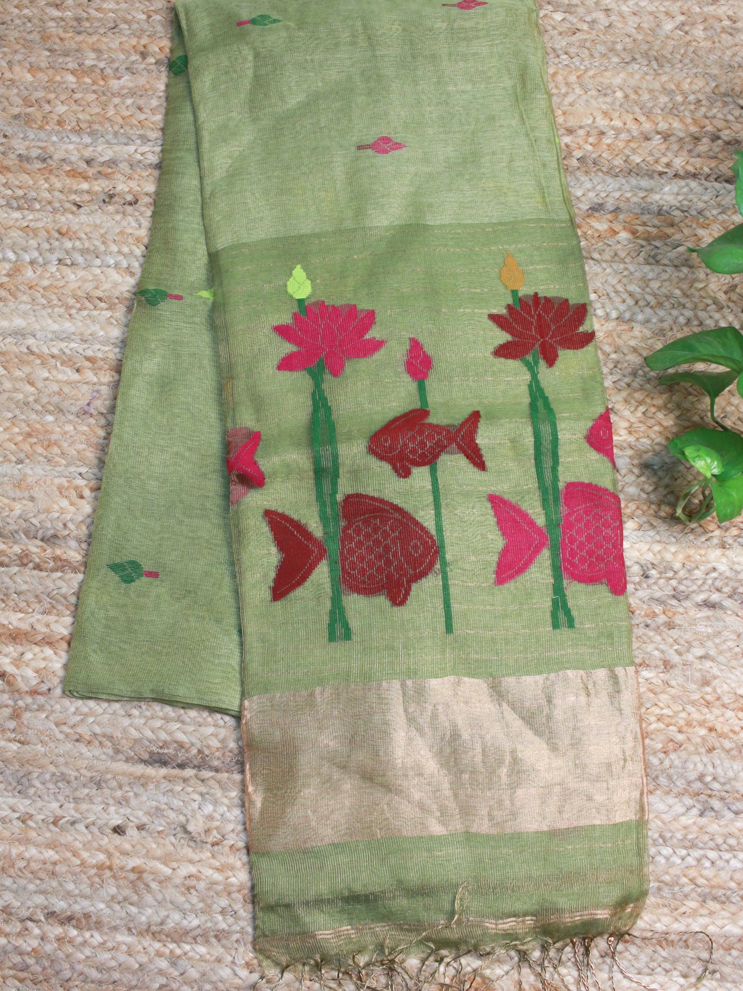 Leaf Green Pure Linen Saree with Muslin Pallu – Fish & Lotus Motif, Gold Zari Accents