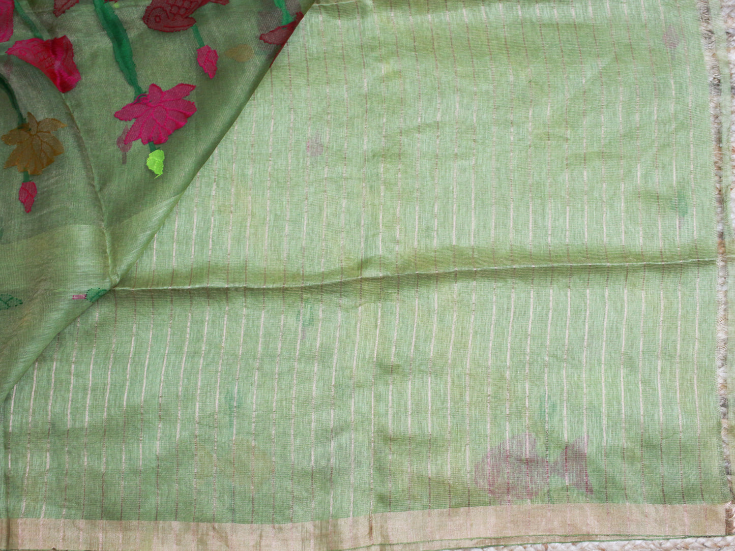 Leaf Green Pure Linen Saree with Muslin Pallu – Fish & Lotus Motif, Gold Zari Accents